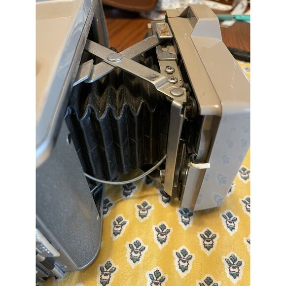 Polaroid J33 land camera w/ Leather Case - Picture 9 of 16